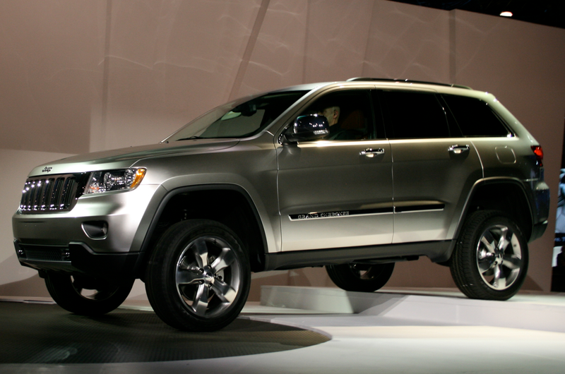 Illustration for article titled 2011 Jeep Grand Cherokee: Mercedes Chassis Meets Hemi Power